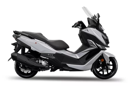 Максискутер SYM CRUiSYM a 300 белый