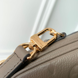 Louis Vuitton Pochette Metis East West