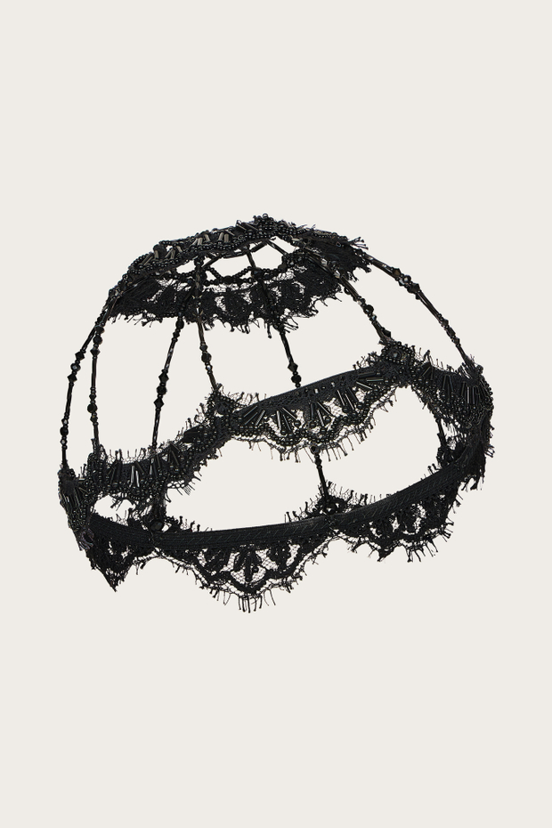 ГОЛОВНОЙ УБОР, РАСШИТЫЙ КРУЖЕВОМ И БИСЕРОМ