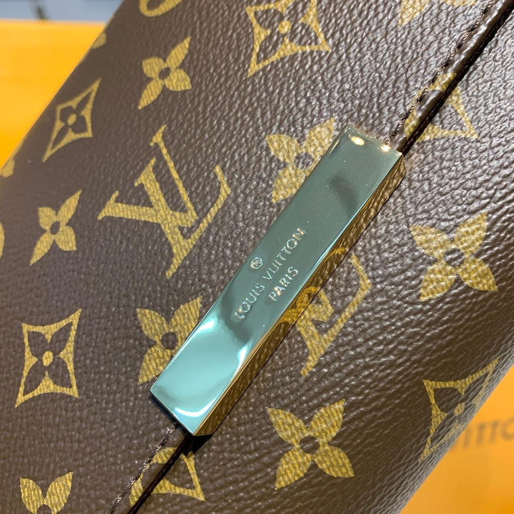 Louis Vuitton Favorite MM