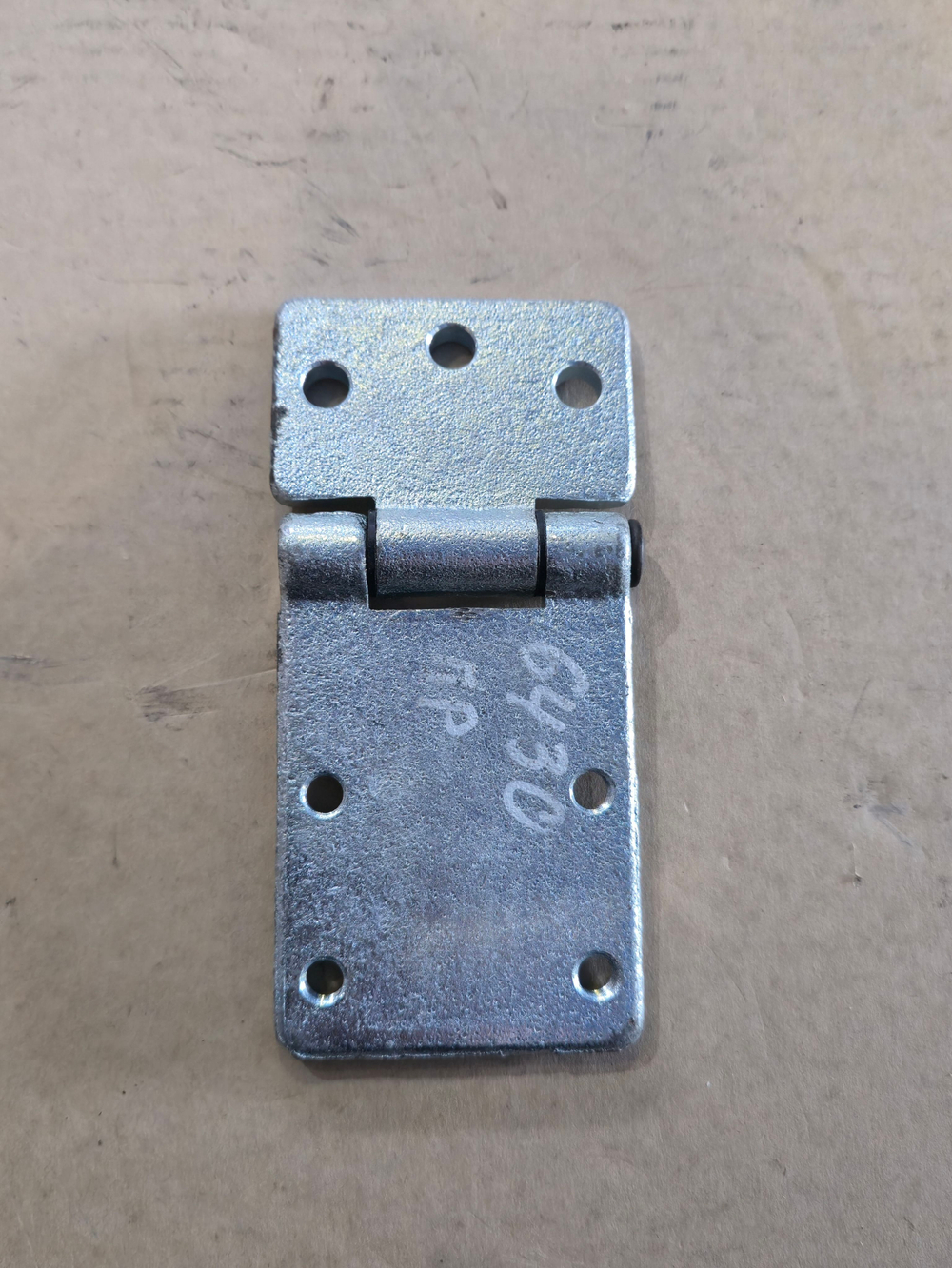 Петля двери правая на Маз (ОАО МАЗ)