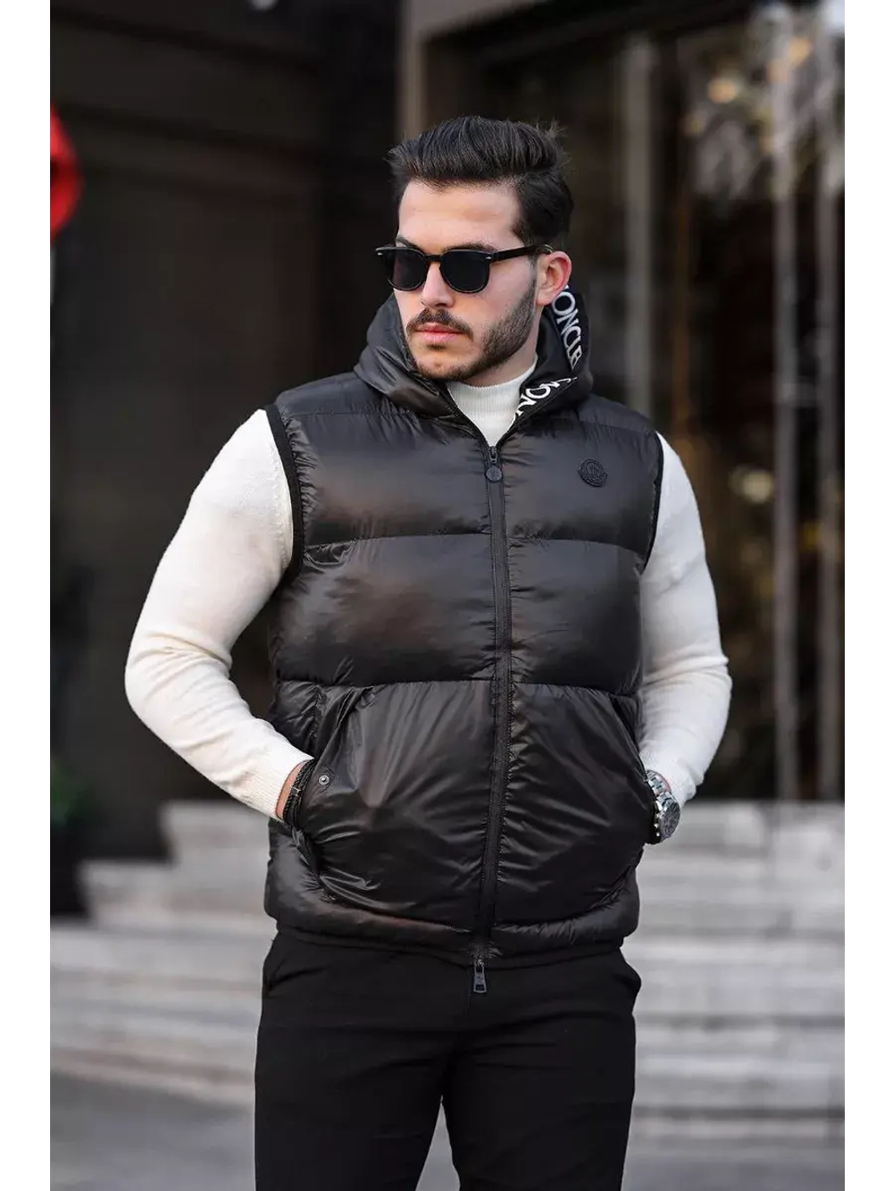 Жилет с капюшоном безрукавка утепленная