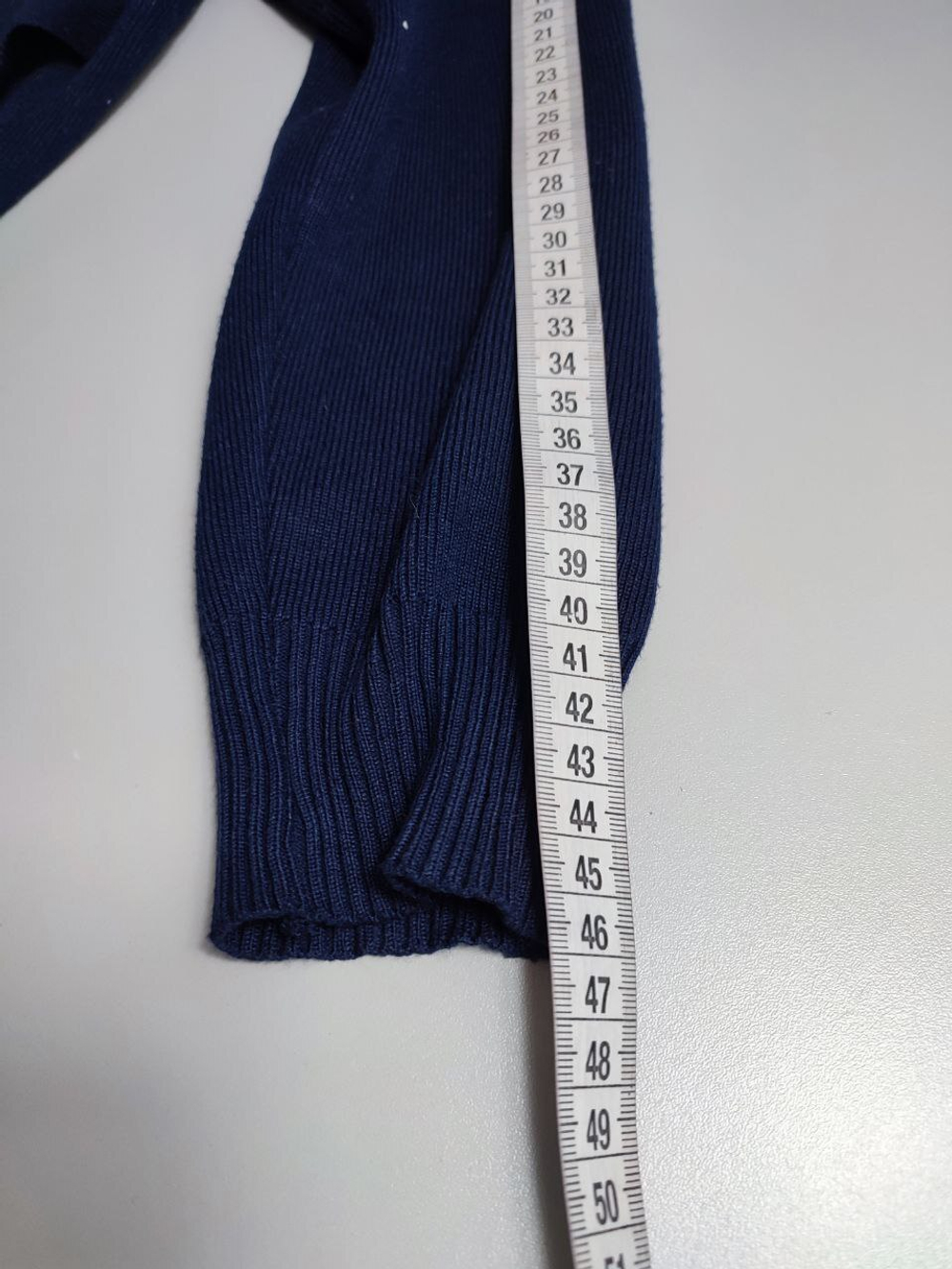 Джемпер с вырезом на спине 42 размер