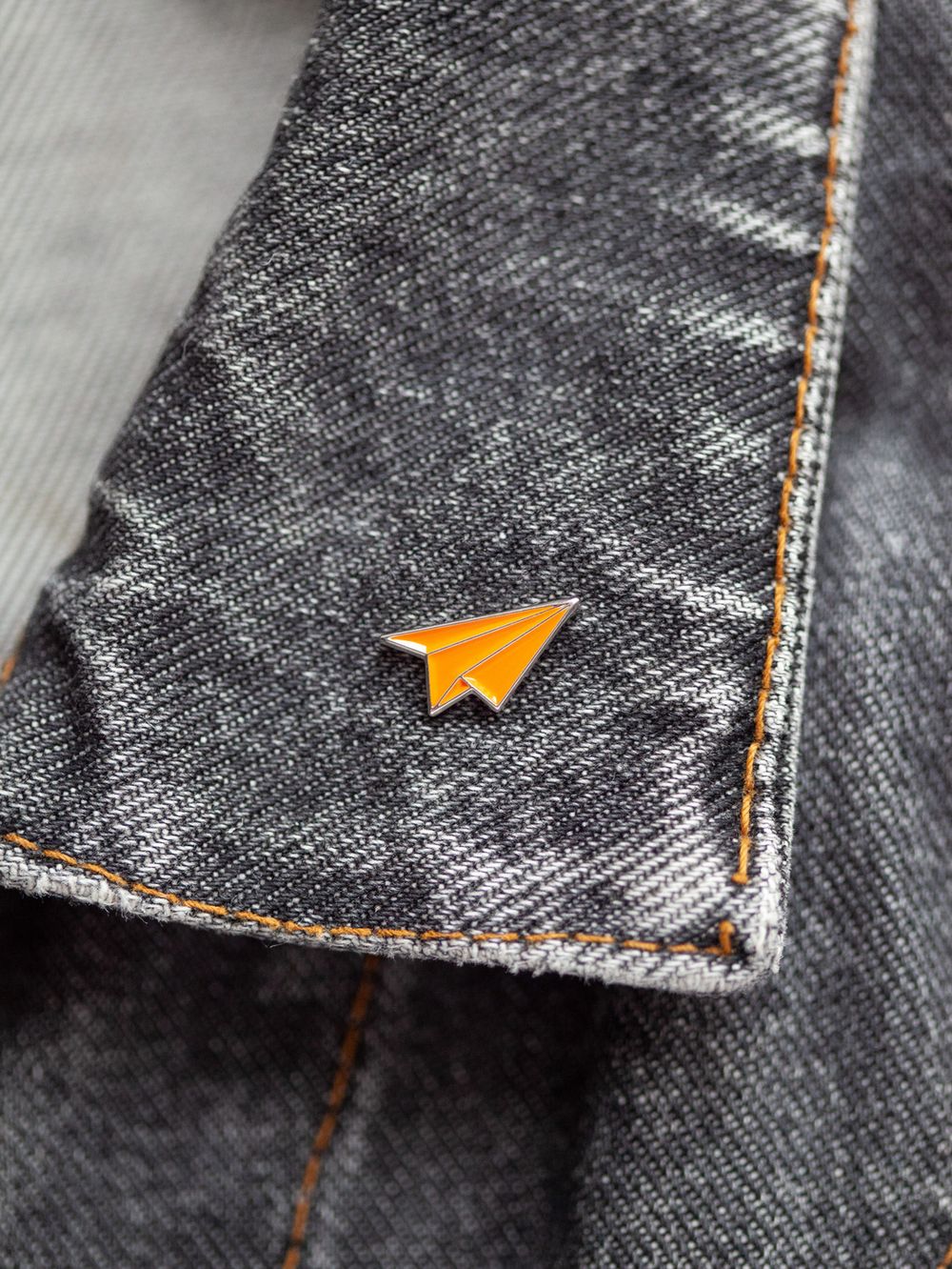 Значок For Kings Only Бумажный Самолётик оранжевый