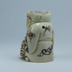 Нэцкэ Дзюродзин с посохом и корзиной карпов