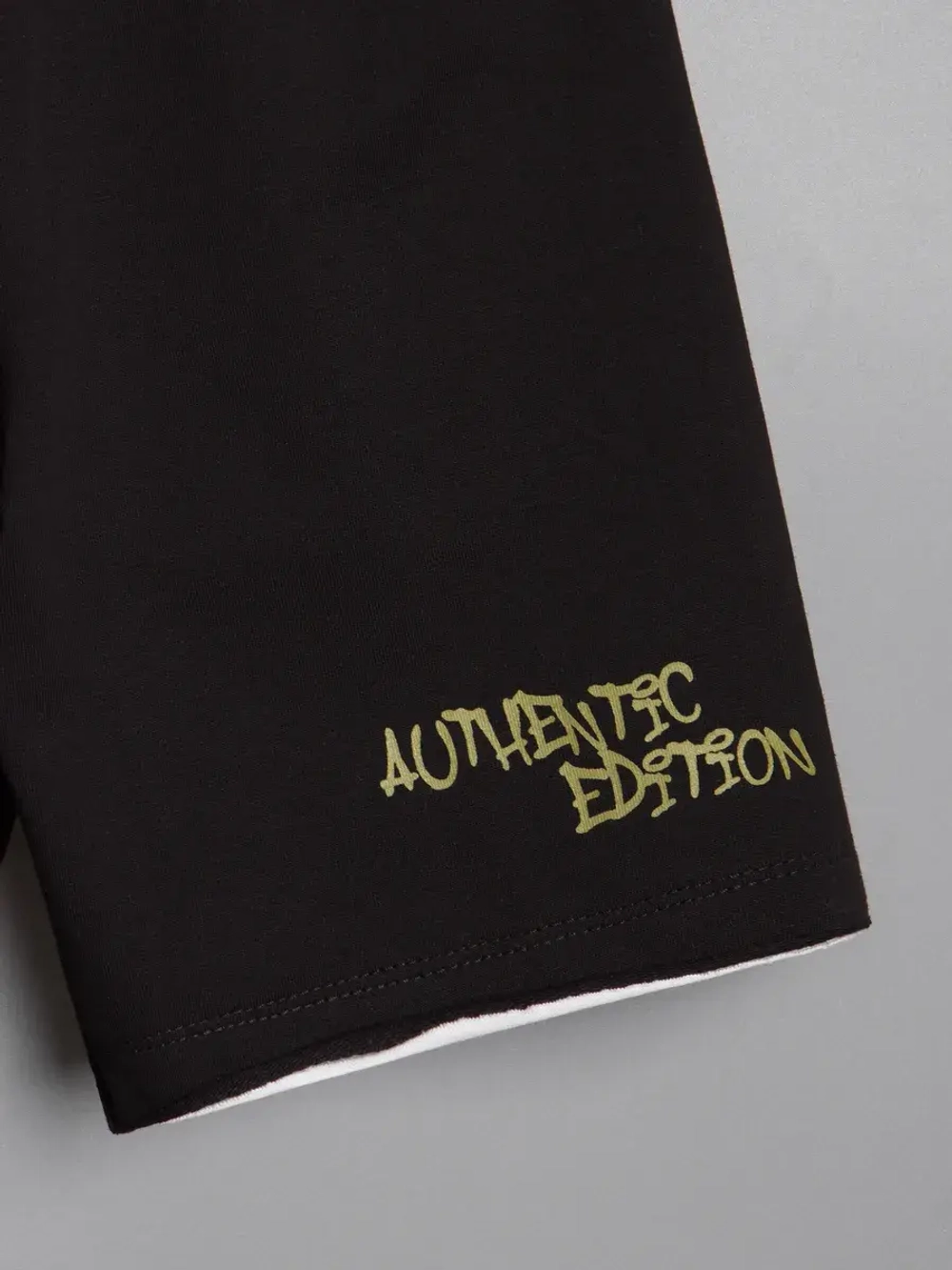 Спортивный костюм для мальчика с шортами в школу