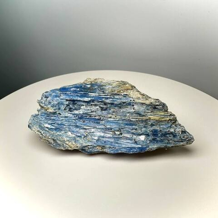 Кианит (необработанный)