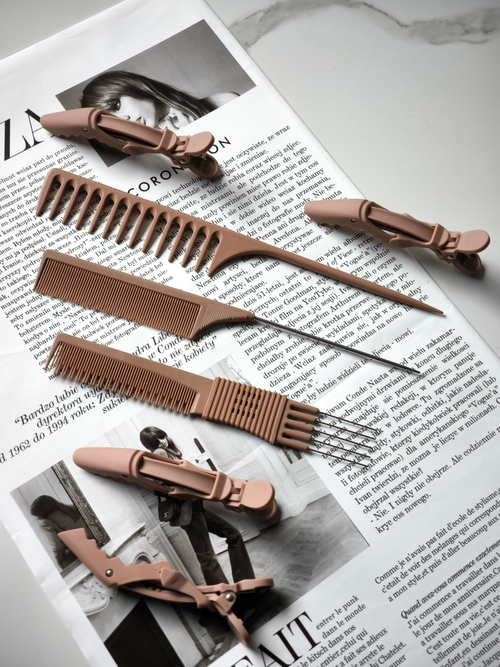 Большой набор аксессуаров для волос (гребень, расческа-вилка, расческа с хвостиком, зажимы)