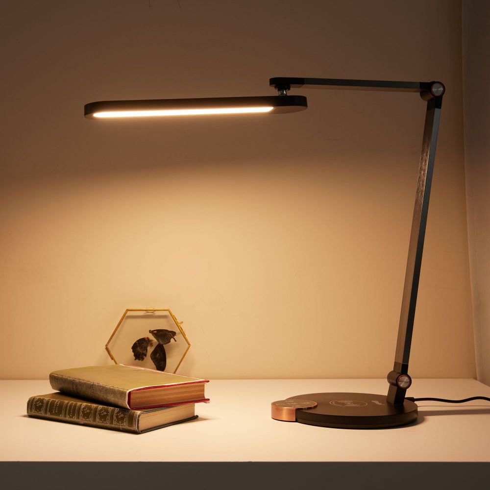 ULM-D113 18W-3000-6000K-DIM BLACK Светильник настольный светодиодный с беспроводной зарядкой телефонов. Сенсорный выключатель. Диммер. Черный. TM Uniel