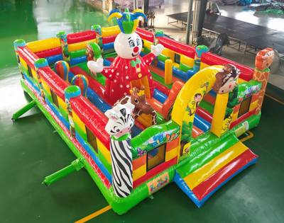 Коммерческий надувной батут «В гостях у павлина» 8*6*5 м