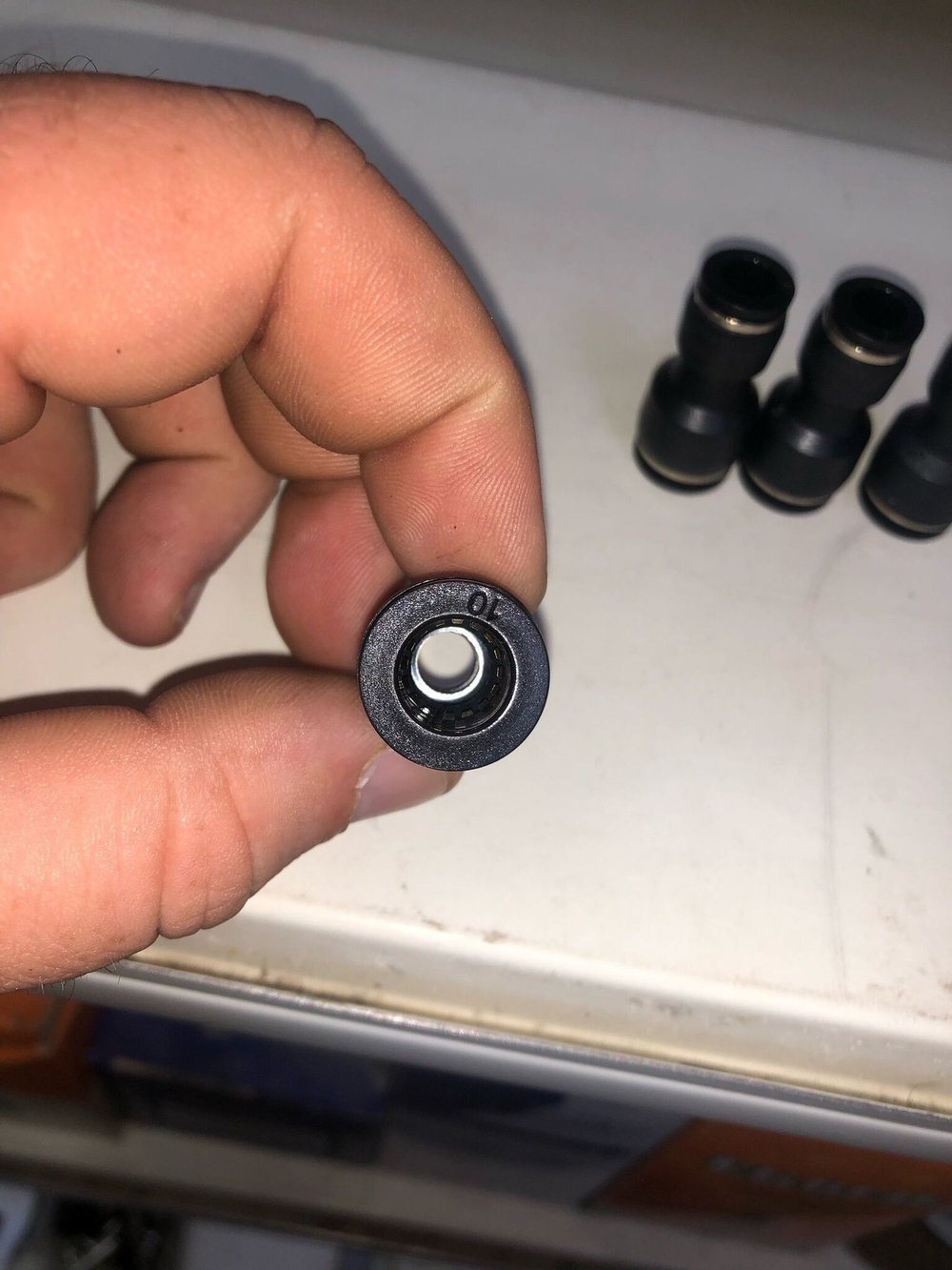 Фитинг трубок прямой пластиковый 10-8 мм 4ШТУКИ ( пневмофитинг )