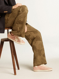 Super-Star in powder-pink suede with cream leather star