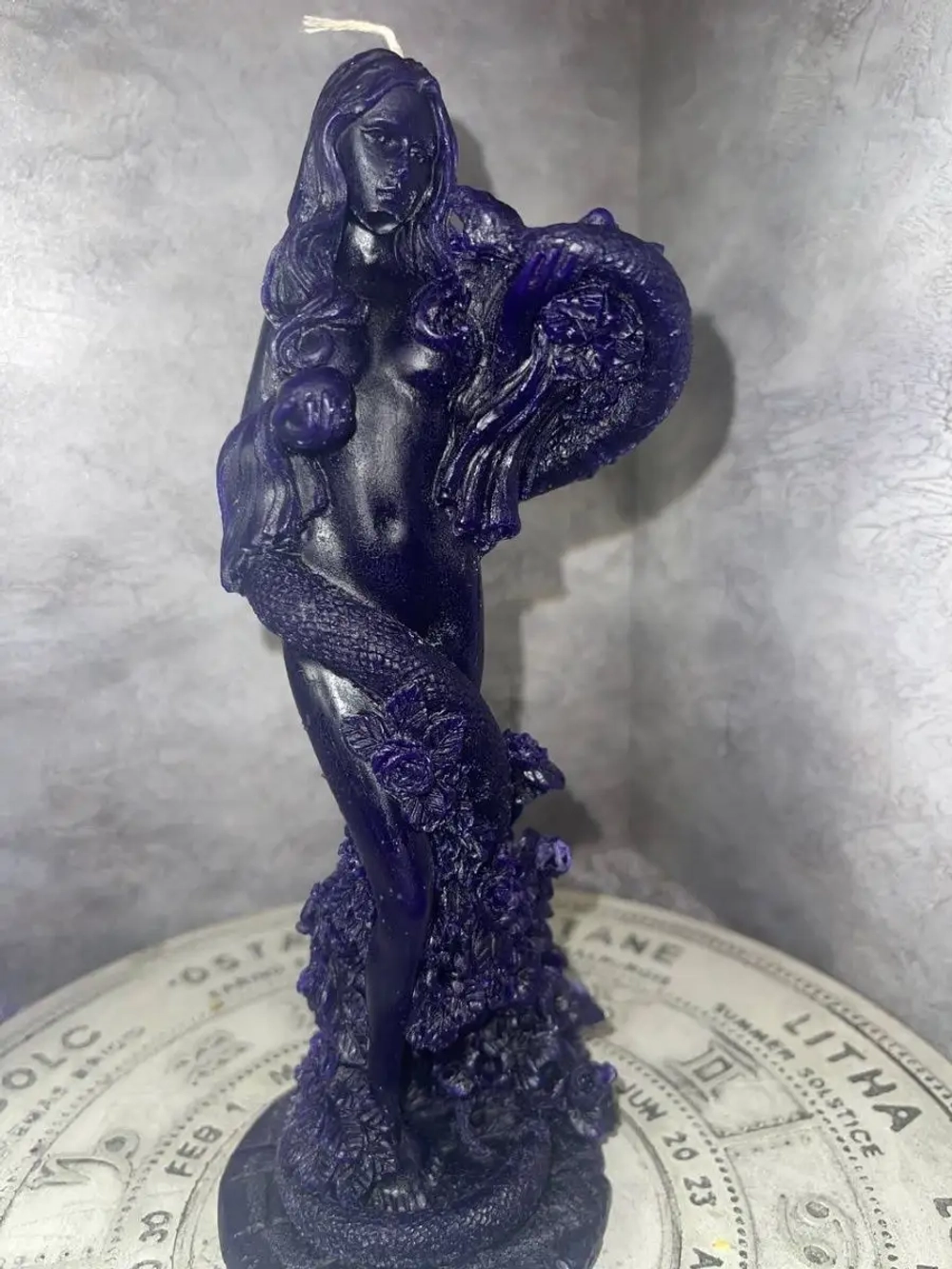 Свеча "Ева в объятиях змеи" программная