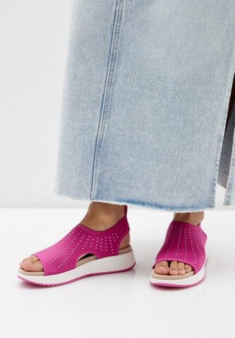 Босоножки на танкетке Caprice