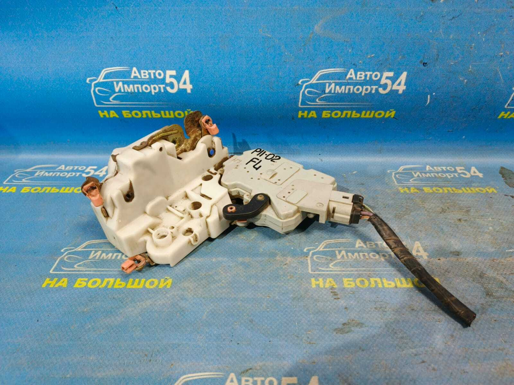 Замок двери передней левой NISSAN PRIMERA 1999