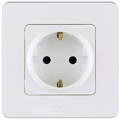 INSPIRIA Розетка 2К+3 белый 673720