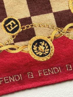 Платок в клетку с красным кантом Fendi