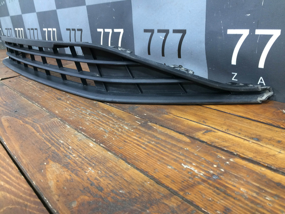 Решетка переднего бампера Volkswagen Polo 6 20-нв Б/У Оригинал 6N5853677