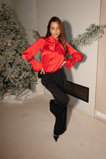 Комплект с брюками-палаццо и алой блузой