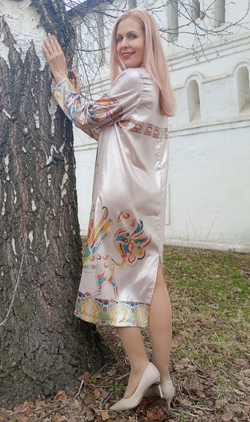 Платье миди "Яркое пробуждение", коллекция «Сны белого камня», по мотивам белокаменной резьбы домонгольских соборов Владимирской земли