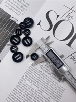 Пуговицы черные на два прокола с длинной прорезью (Канадские пуговицы)