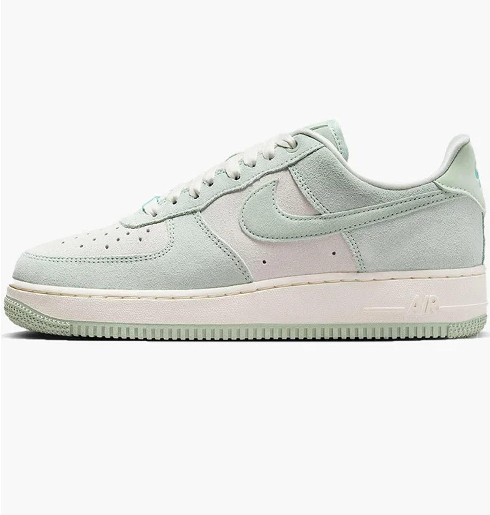 Кроссовки женские NIKE WMNS AIR FORCE 1 '07 SE TRK3