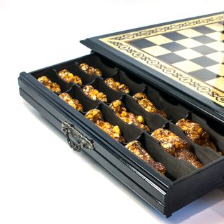 Янтарная шахматная доска-ларец 50*50 см (дуб)