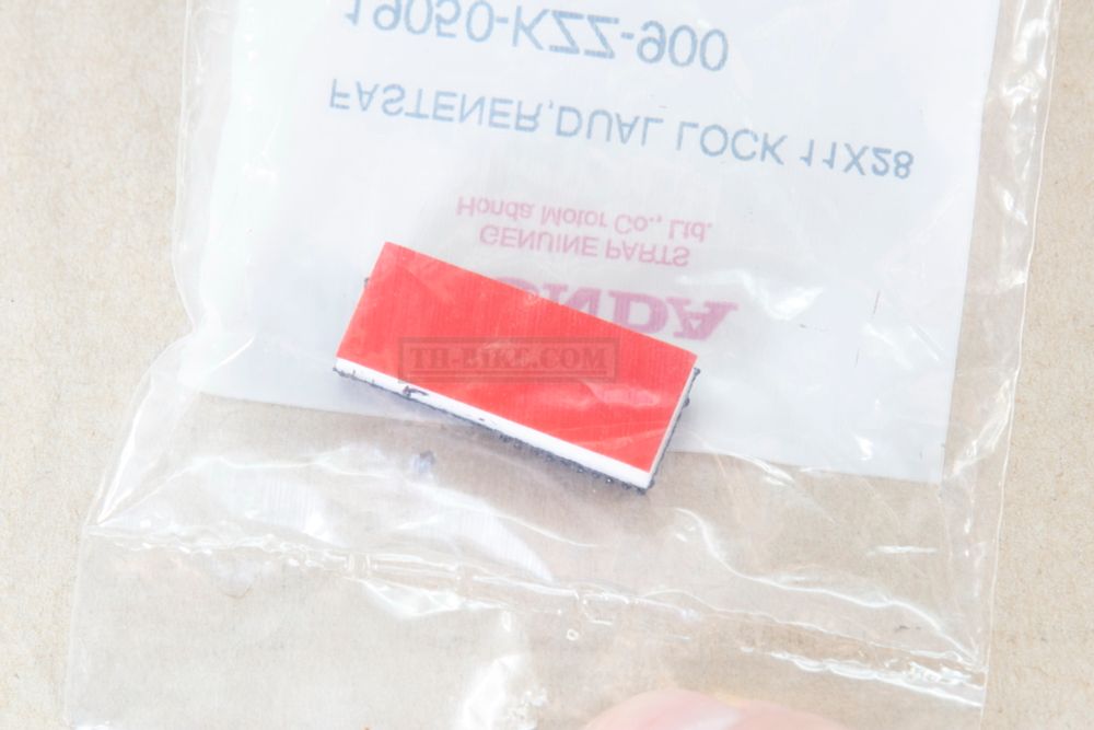 19050-KZZ-900. FASTENER, DUAL LOCK (11X28) (rubber pad)