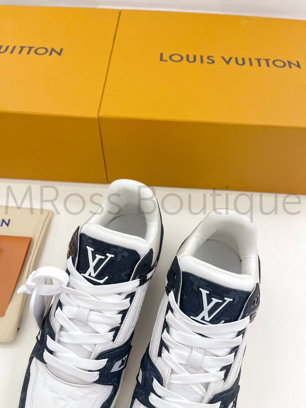 Черно-белые кроссовки LV Trainer унисекс премиум класса