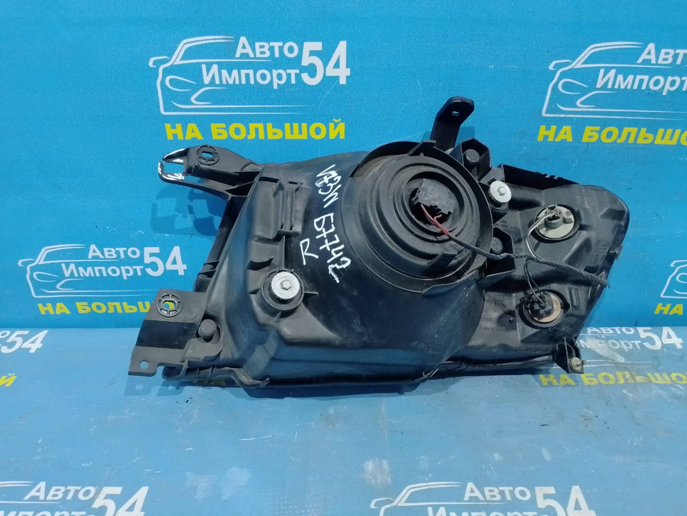 Фара передняя правая MITSUBISHI PAJERO 2002-2006