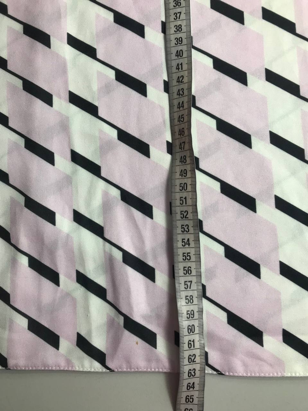 Блузка приятная к телу, визуально на 48 размер