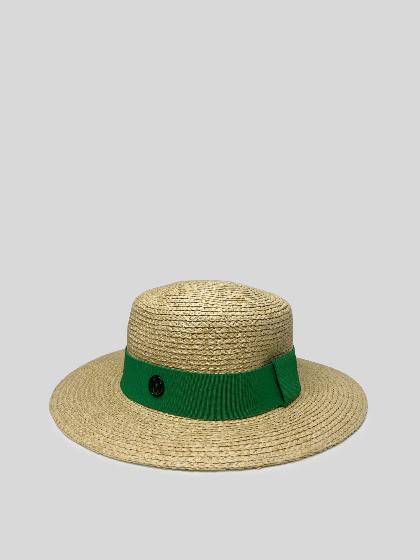 Шляпа соломенная с зеленой лентой и круглой вставкой