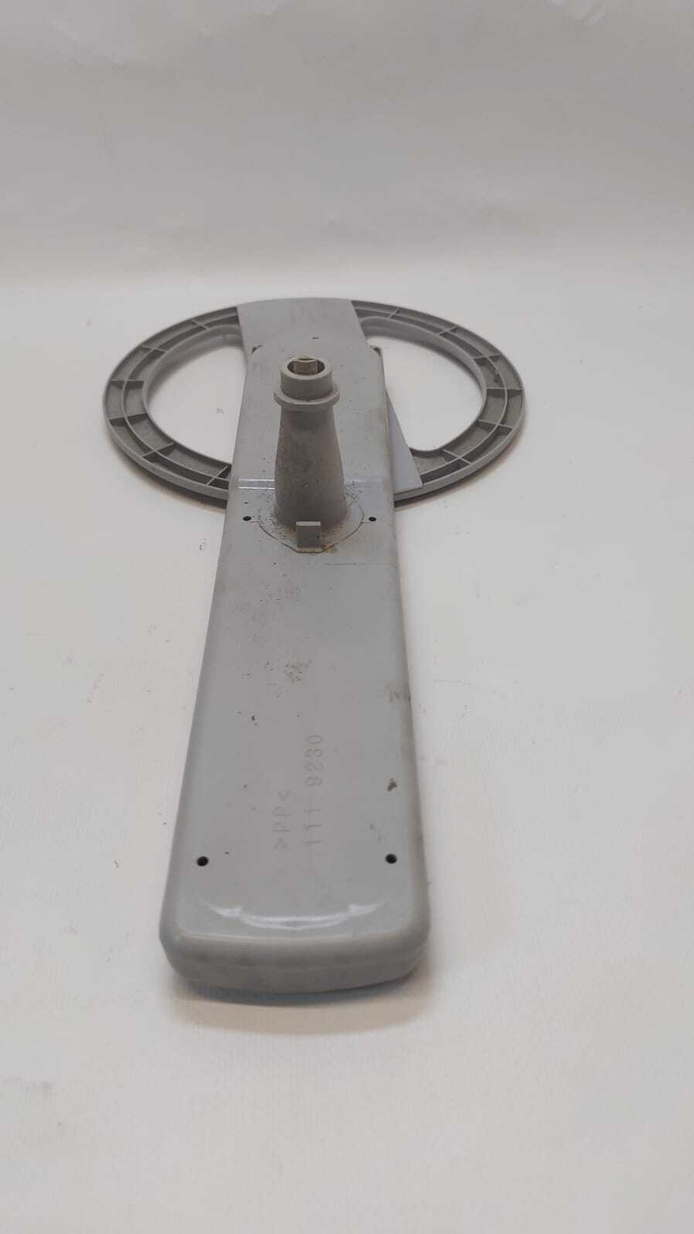 27 Нижний импеллер посудомоечной машины Electrolux 1119208211 б/у