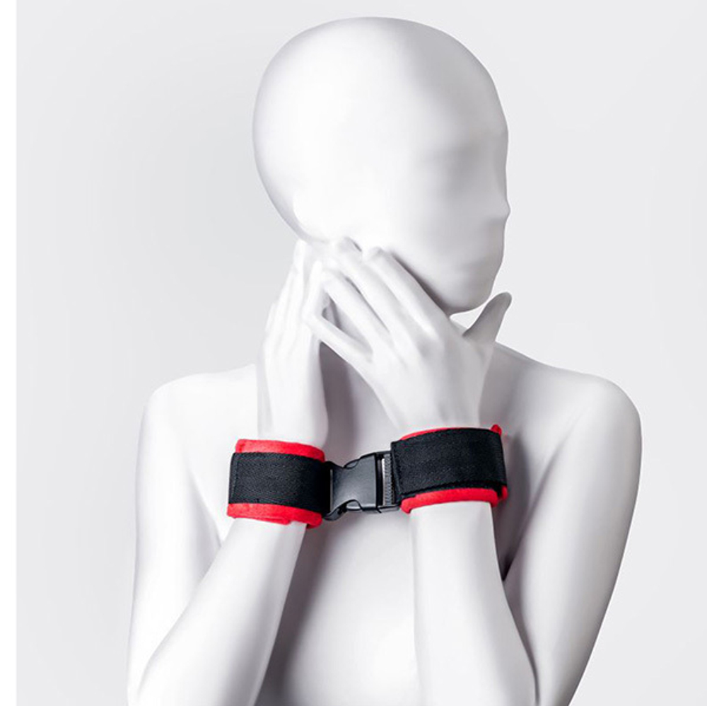 Красно-черные велюровые наручники ToyFa Anonymo 310106