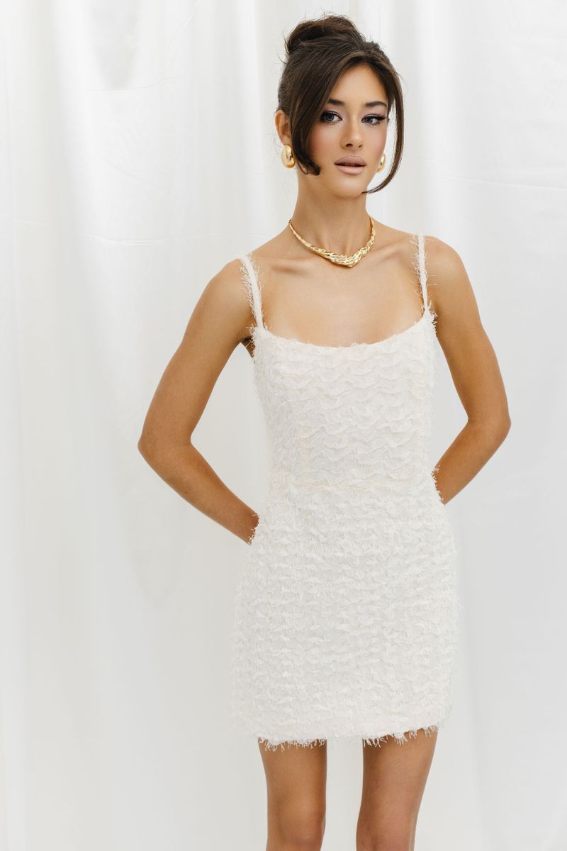 Платье из шифона с лепестками мини кремовое