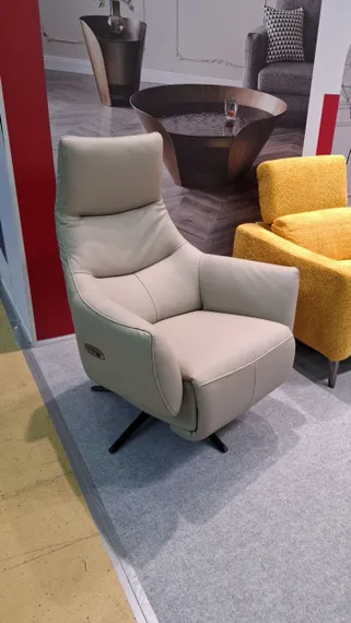 Кресло с электро-реклайнером Everse, бежевая кожа