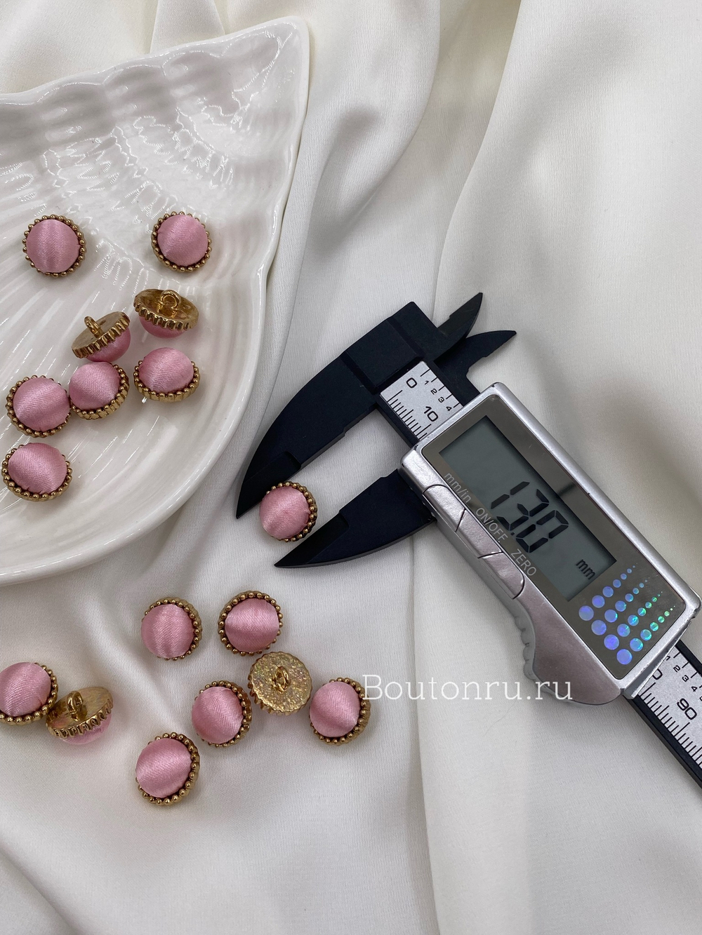 Пуговицы на ножке атласные розовые