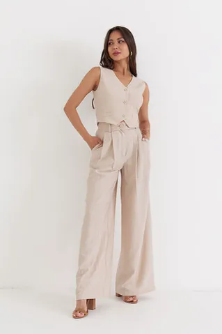 Жилет костюмного кроя из вискозы жемчужного цвета