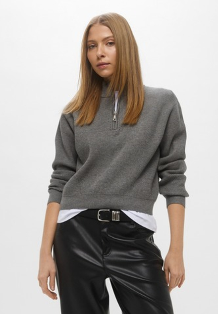 Свитер женский GUESS