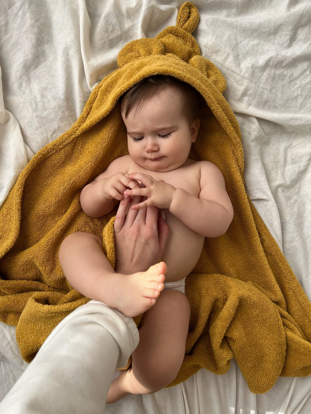 Детское полотенце с капюшоном горчичный