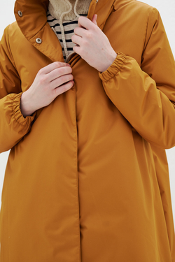 Зимнее пальто миди горчичного цвета