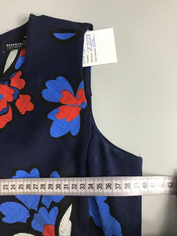 Платье Reserved с яркими цветами, маркировка 34, визуально на 40 размер