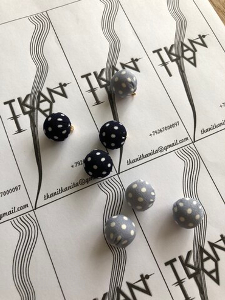 Пуговица обтяжная на металлической ножке (Ткань/металл, Серо-голубой фон/белый горошек, 16)