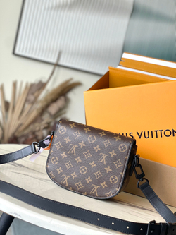 Louis Vuitton Montsouris Messenger PM