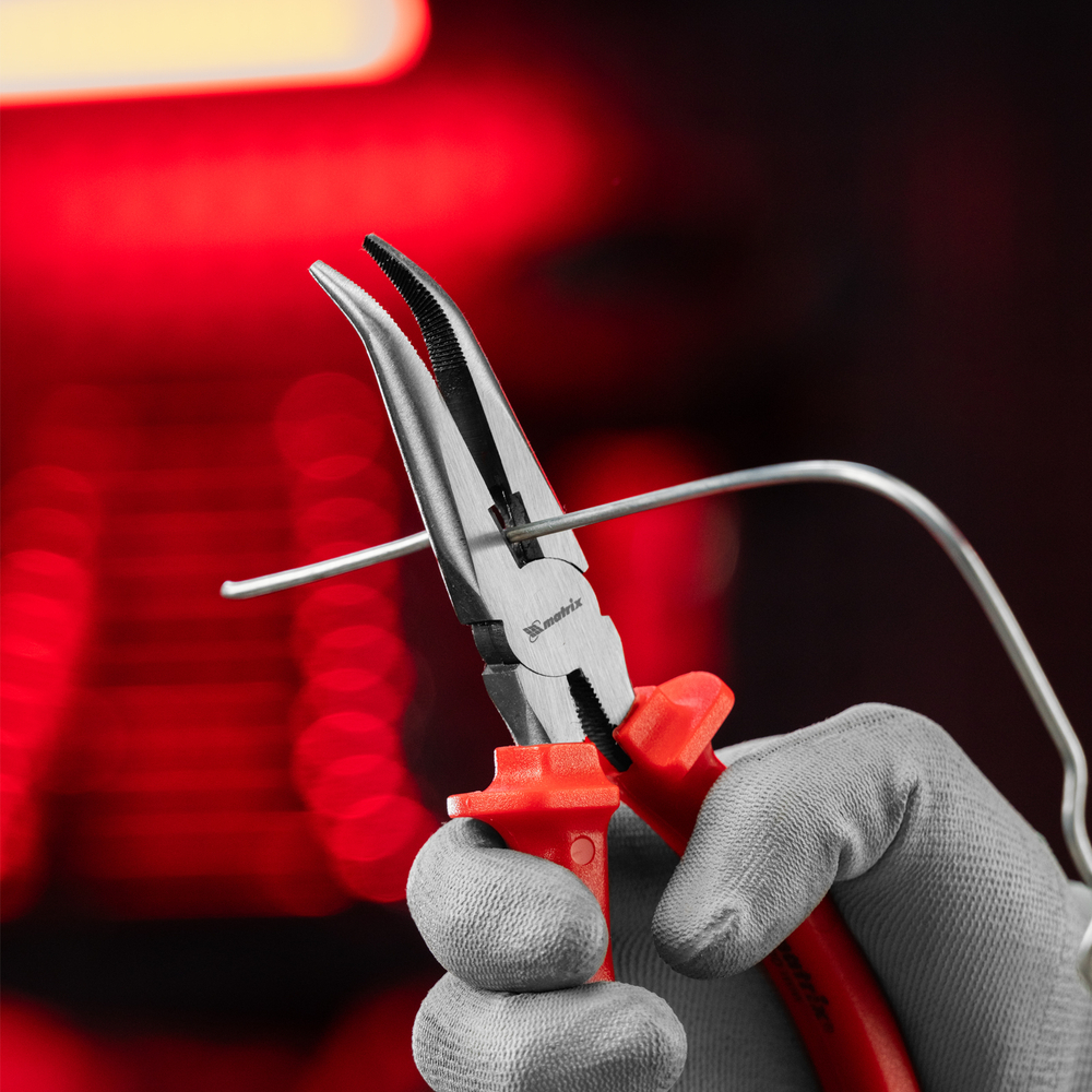 Длинногубцы изогнутые Econom, 180 мм, шлифованные, пластмассовые рукоятки Matrix