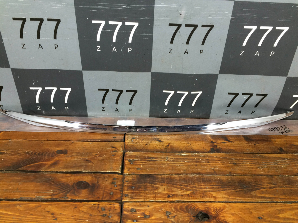 Накладка крышки багажника Mercedes E (W213) 16-21 Б/У Оригинал A2137573900