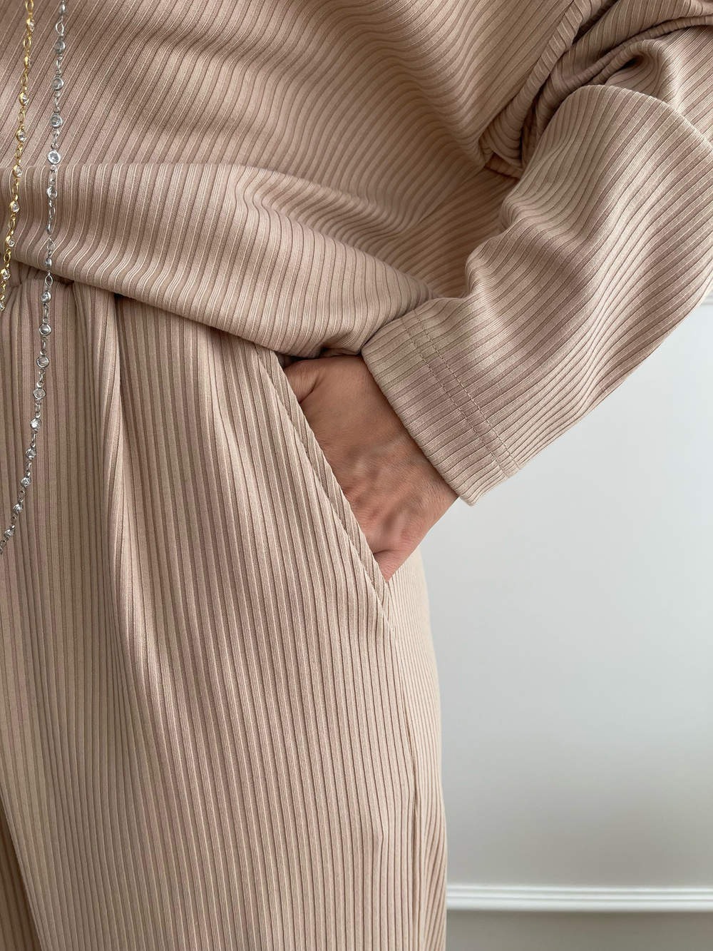 Костюм в рубчик бежевый