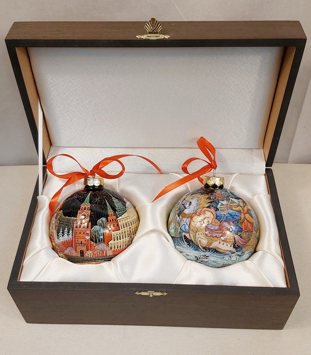 Набор новогодних шаров с полной росписью "Тройка" и  "Москва"