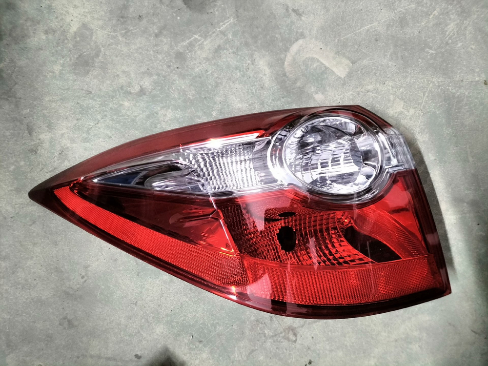Задний фонарь (стоп-сигнал) на Toyota Levin 2014-2019 г.в.