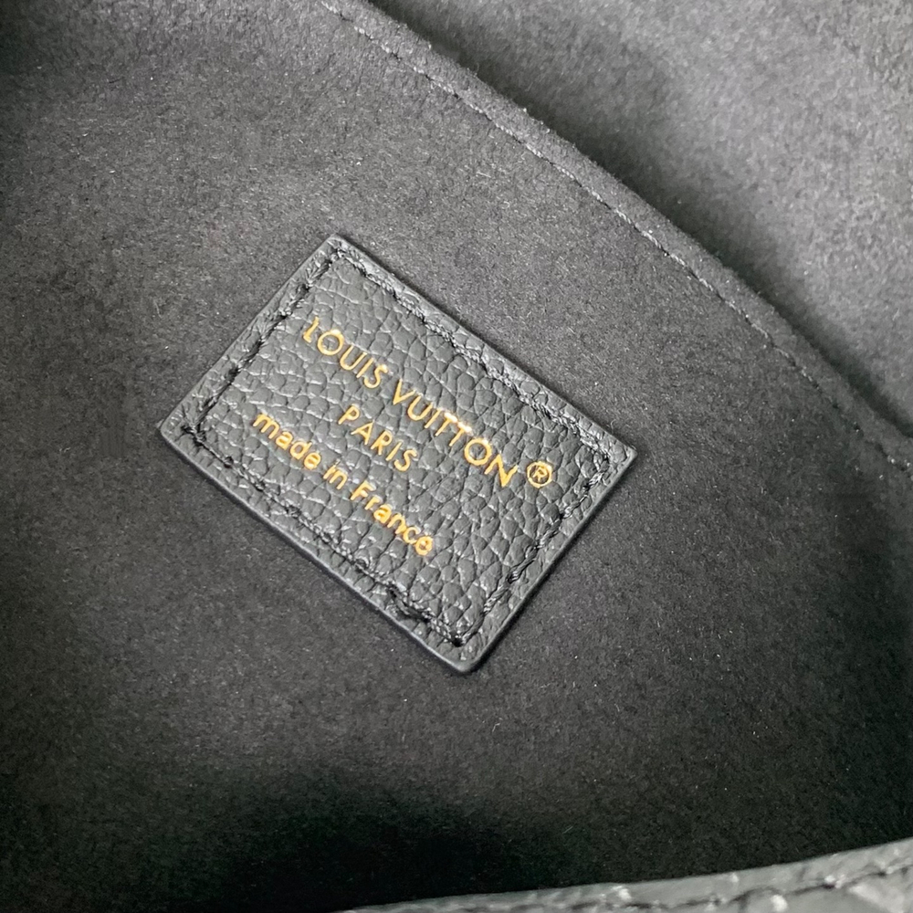 Louis Vuitton Pochette Metis Soft Bag